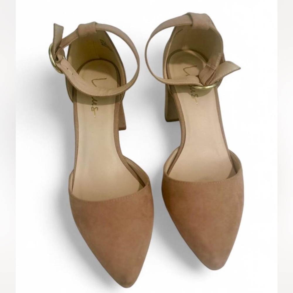 Elegant Lulus beige tan faux suede block heel ankle strap buckle pointed toe 8.5